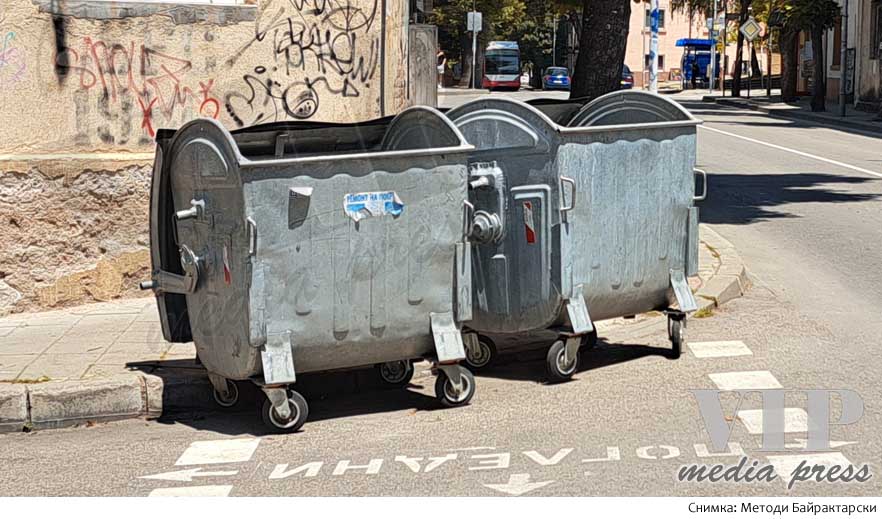 СРАМ! Това управление на общината се доказа, като лош стопанин! Вижте в какво състояние са контейнерите за отпадъци! 4