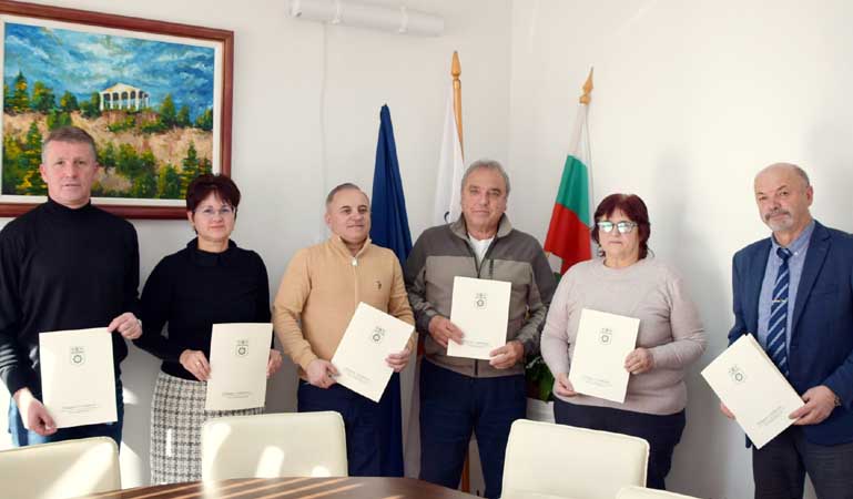 Община Сандански подписа анекс към Общинския колективен договор за подобряване на условията на работа в сфера „Образование“!